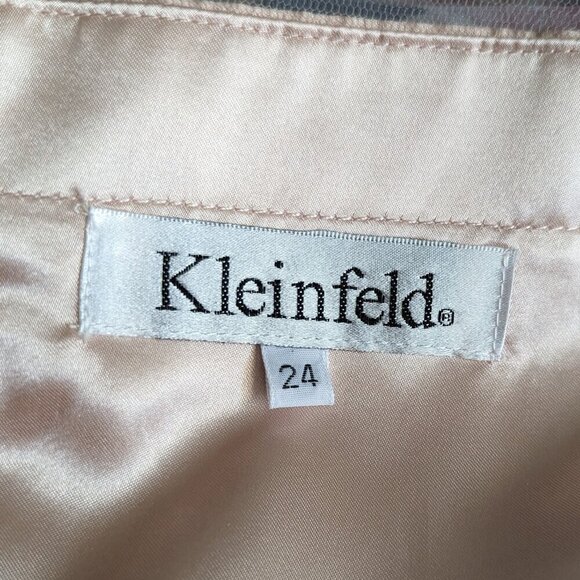 Chic Floral Midi Dress in Pink - Picture 5 of 12